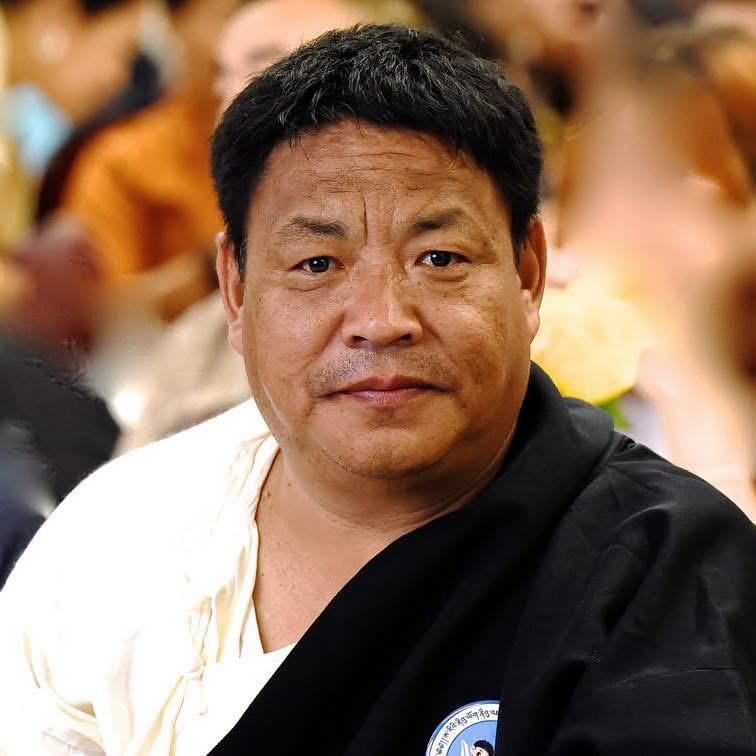 图片源自: 脸书账号 Lobga Rangzan,洛嘎·让贊在未自焚的三小时前,发布在脸书上的遗照